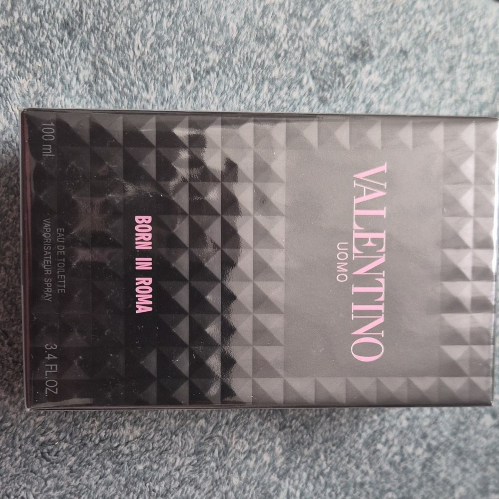 Valentino Born In Roma Uomo Eau de Toilette Natural Spray 3.4 fl oz Regular