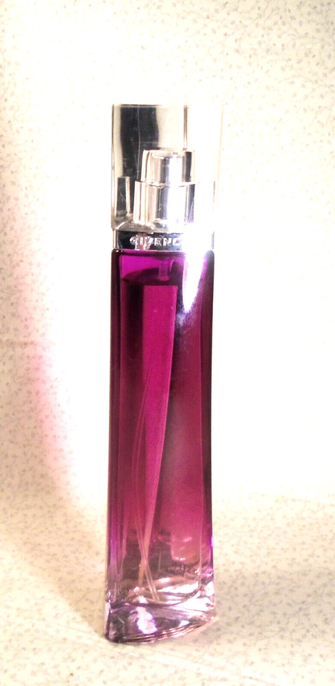 Givenchy Very Irresistible Eau de Parfum Spray – 1.7 oz. No box