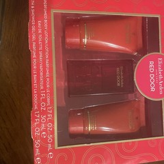 Red Door by Elizabeth Arden Gift Set for Women Perfume Spray NEW