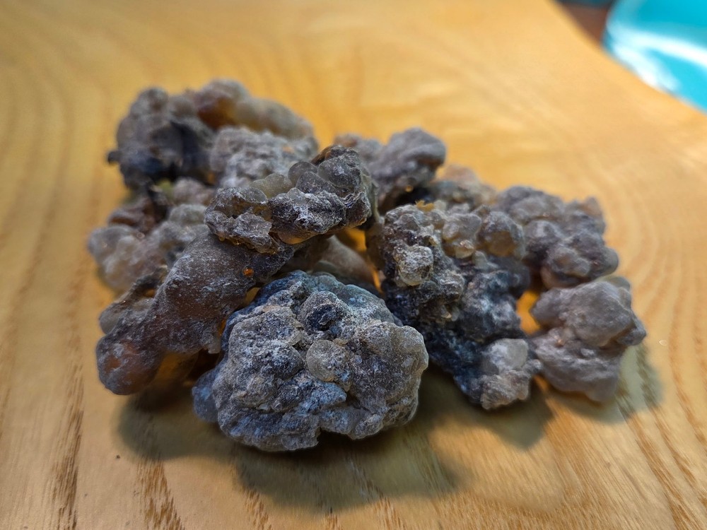 Black Hojari Frankincense Resin ~ Boswellia Sacra ~ Oman