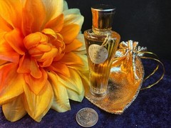 Vintage Shalimar Guerlain Parfum Extrait 1/4 .25 oz Mini Perfume in gold pouch