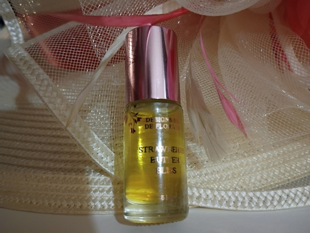 Strawberry Butter Bliss Roll-On (5 ml) – A Sweet Cream & Strawberry Scent