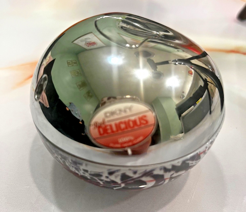Vintage DKNY Be Delicious Red Art Limited Edition 100ml 3.4oz EDP Bottle RARE