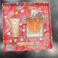 Lancôme La vie est belle Gift Set Eau de Parfum Spray Regular Size 3.4 fl oz