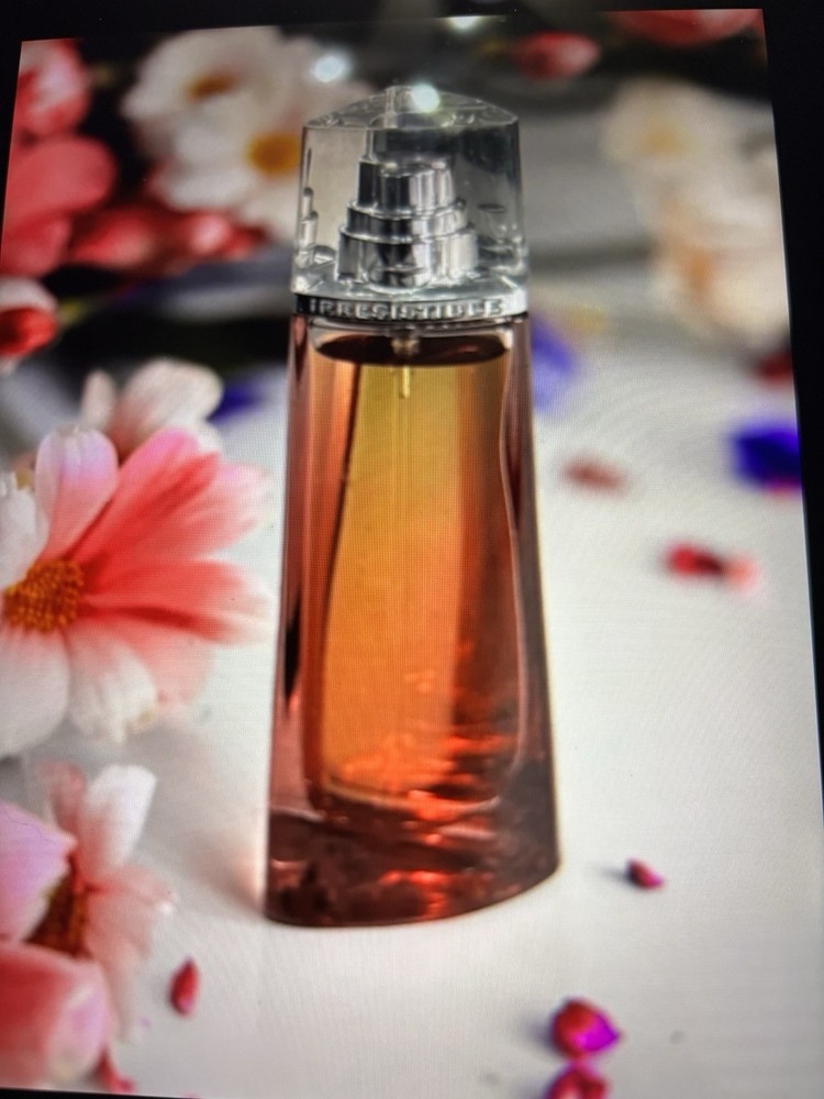 Givenchy Very Irresistible Eau De Toilette Spray .5 Fl Oz