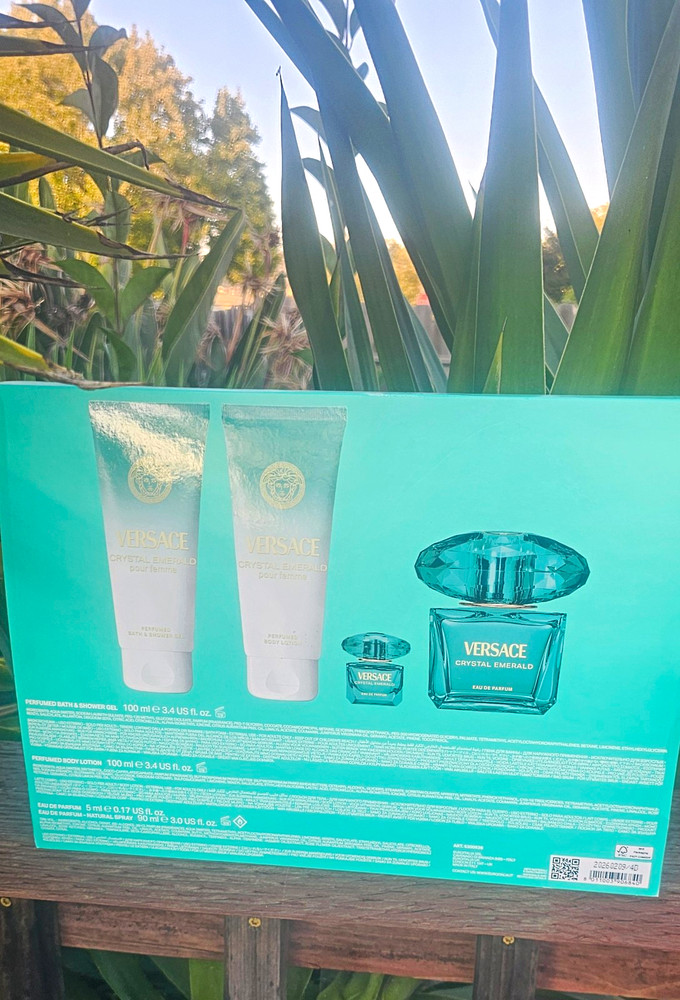 Versace Crystal Emerald Gift Set Eau de Parfum Spray, Regular Size 3.0 fl oz