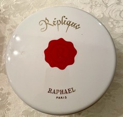 Replique Raphael Dusting Powder 4 oz / 120 g NOS, Boxed , With Powder Puff