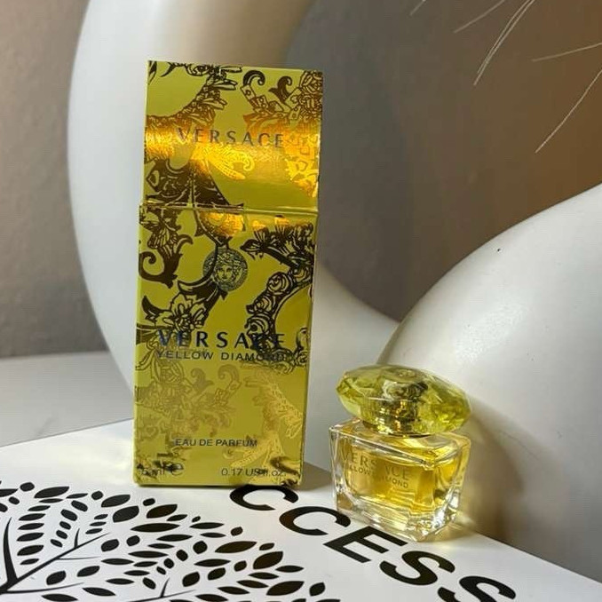Versace Yellow Diamond Eau de Parfum Spray Sample Size 0.17 US fl oz