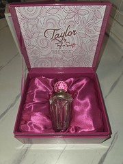 Rare Taylor by Taylor Swift “Made of Starlight” Musical Perfume Box – Full 1.7oz