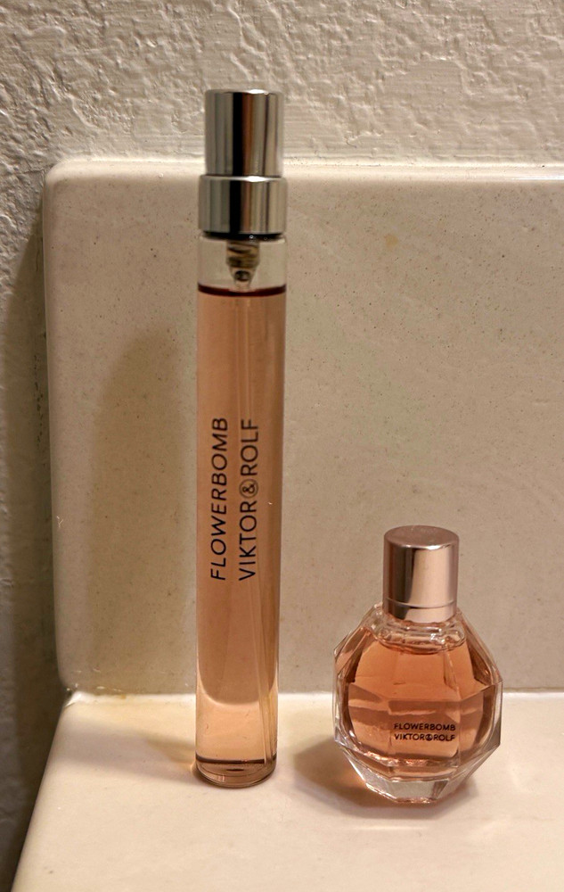 Viktor & Rolf Flowerbomb Gift Set Mini Bottle & Travel Spray 1 fl oz