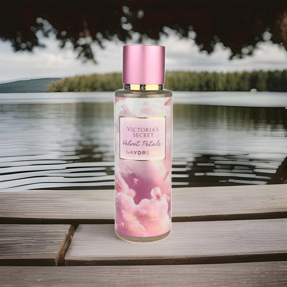 Victoria’s Secret VELVET PETALS Daydream Fragrance Mist 8.4 oz Day Dream Spray