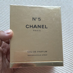 CHANEL N°5 Eau de Parfum Vaporisateur Spray, 3.4 fl oz Regular Size