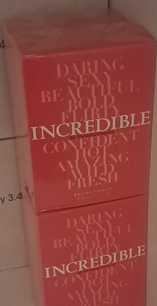 One Victoria’s Secret Incredible Eau de Parfum Spray 3.4 fl oz Magnolia Pear