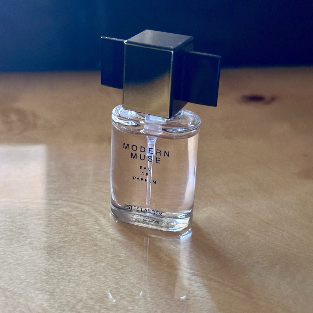 Estée Lauder Modern Muse Miniature Eau de Parfum Spray .14 fl oz / 4 ml